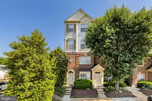 1737 Kingsgate Ct, Alexandria, VA 22302 - Photo 2