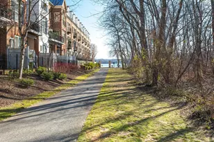 25 Alexander St, Alexandria, VA 22314 - Photo 34