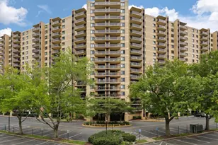 309 Yoakum Pkwy, Alexandria, VA 22304 - Photo 2