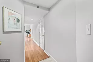 610 N West St, Alexandria, VA 22314 - Photo 4