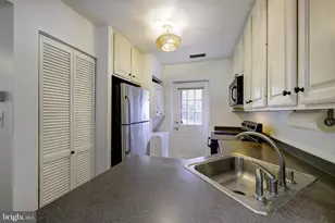 1403 E Abingdon Dr, Alexandria, VA 22314 - Photo 10