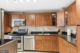 203 Yoakum Pkwy, Alexandria, VA 22304 - Photo 8