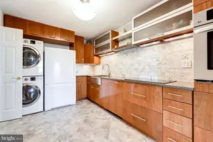 307 Yoakum Pkwy, Alexandria, VA 22304 - Photo 2