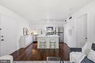 3303 Wyndham Cir, Alexandria, VA 22302 - Photo 4