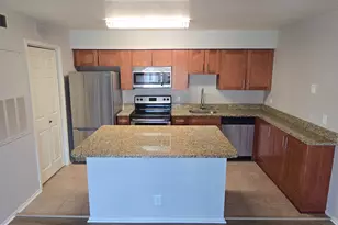 3306 Wyndham Cir, Alexandria, VA 22302 - Photo 4