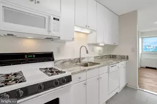 1225 Martha Custis Dr, Alexandria, VA 22302 - Photo 12