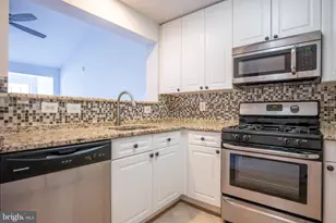4951 Brenman Park Dr, Alexandria, VA 22304 - Photo 4