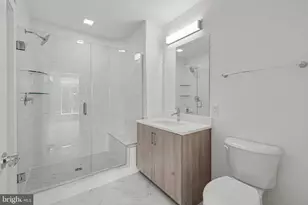 701 N Henry St, Alexandria, VA 22314 - Photo 34