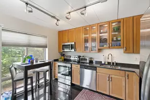 106 Roberts Ln, Alexandria, VA 22314 - Photo 10
