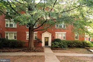 513 Bashford Ln, Alexandria, VA 22314 - Photo 2