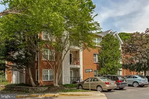 3305 Wyndham Cir, Alexandria, VA 22302 - Photo 2