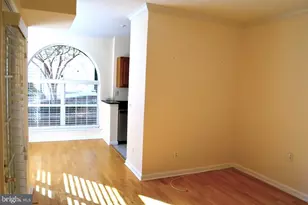 4550 Strutfield Ln, Alexandria, VA 22311 - Photo 6