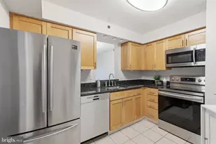 610 N West St, Alexandria, VA 22314 - Photo 4