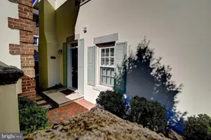 1011 N Pitt St, Alexandria, VA 22314 - Photo 2