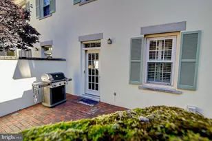 1011 N Pitt St, Alexandria, VA 22314 - Photo 4