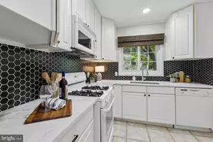 1024 Valley Dr, Alexandria, VA 22302 - Photo 8