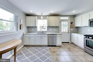 130 Wesmond Dr, Alexandria, VA 22305 - Photo 4