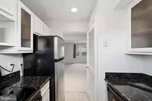 525 Bashford Ln, Alexandria, VA 22314 - Photo 16
