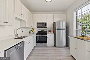 1725 Kingsgate Ct, Alexandria, VA 22302 - Photo 18