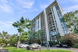 5300 Holmes Run Pkwy, Alexandria, VA 22304 - Photo 4