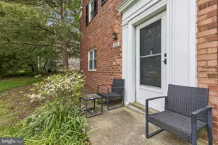 1024 Valley Dr, Alexandria, VA 22302 - Photo 2