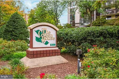 5300 Holmes Run Parkway #1005, Alexandria, VA 22304 - Photo 2