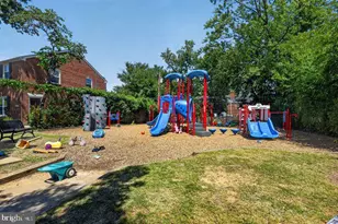 1527 Woodbine St, Alexandria, VA 22302 - Photo 22