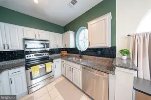 4550 Strutfield Ln, Alexandria, VA 22311 - Photo 6