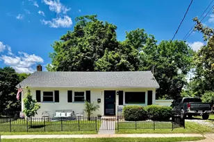 311 S Buckmarsh St, Berryville, VA 22611 - Photo 1