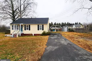 229 Maury Ave, Bowling Green, VA 22427 - Photo 2