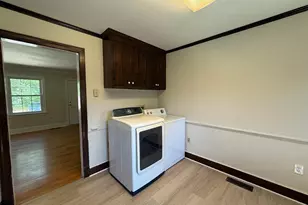 216 W Broaddus Ave, Bowling Green, VA 22427 - Photo 10