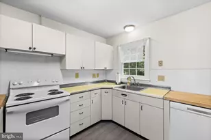 14401 Crystal Ct, Woodford, VA 22580 - Photo 6