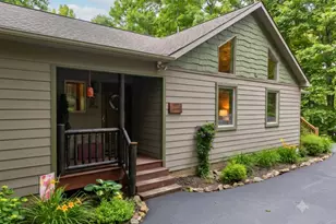 457 E Catoctin Dr, Roseland, VA 22967 - Photo 2