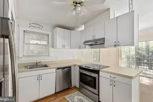 207 Creekside Dr, Locust Grove, VA 22508 - Photo 2