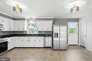 6 Charles St, Luray, VA 22835 - Photo 8