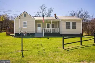 160 Honeysuckle Ln, Stanley, VA 22851 - Photo 2