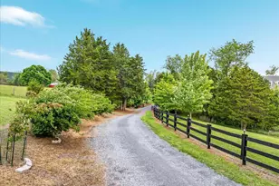 1050 Almond Dr, Luray, VA 22835 - Photo 2