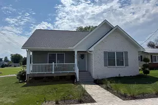 320 8th Ave, Luray, VA 22835 - Photo 1