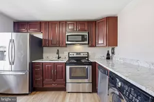 2942 Wetherburn Ct, Woodbridge, VA 22191 - Photo 4