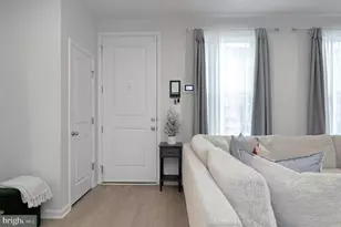 18245 Summit Pointe Dr, Triangle, VA 22172 - Photo 8