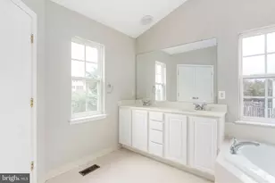 12314 Tanalian Falls Ln, Bristow, VA 20136 - Photo 32