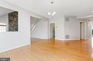 8633 Wales Ct, Gainesville, VA 20155 - Photo 16