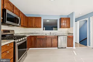 2740 Brier Pond Cir, Woodbridge, VA 22191 - Photo 6