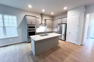 9204 Crestview Rdg Dr, Bristow, VA 20136 - Photo 2