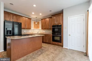 15661 William Bayliss Ct, Woodbridge, VA 22191 - Photo 12