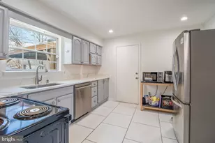 11979 Hedges Run Dr, Woodbridge, VA 22192 - Photo 36