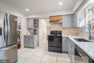 11979 Hedges Run Dr, Woodbridge, VA 22192 - Photo 34