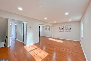 1403 Admiral Dr, Woodbridge, VA 22192 - Photo 8