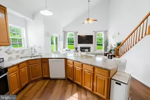 6197 Oaklawn Ln, Woodbridge, VA 22193 - Photo 8