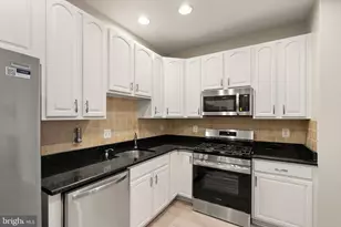 6932 Walnut Hill Dr, Gainesville, VA 20155 - Photo 16